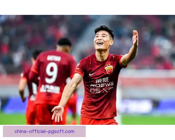 上海海港前锋武磊荣膺年度中国金球奖成历史首位获奖者
